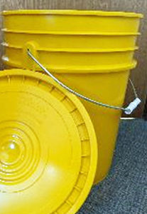 Photo: 5 Gallon Plastic Storage Bucket and Lid